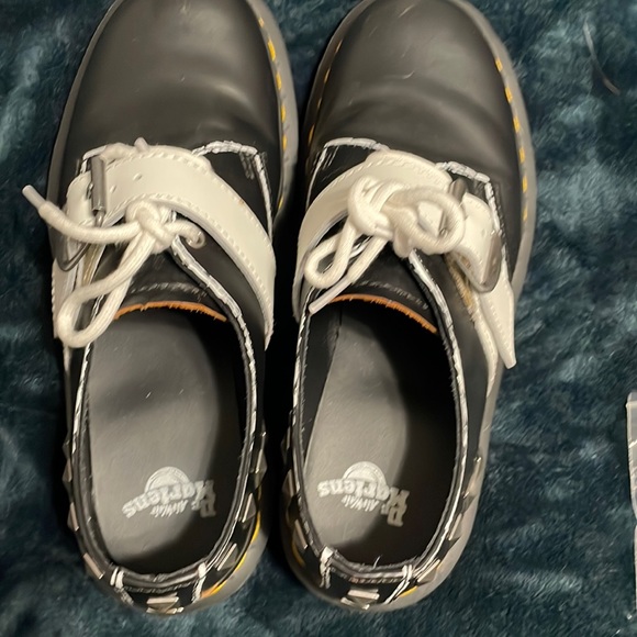 Dr. Martens Air Wair Womens SIZE 6 - Picture 1 of 6